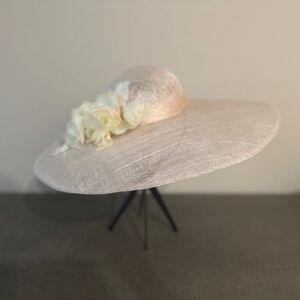 Beautiful Kentucky Derby Hat (worn once)